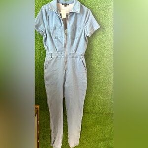 🗣️NWT Jean jumpsuit M/L 🗣️